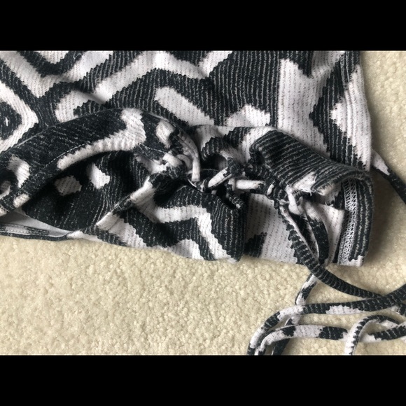 Halter Tribal Print Crop Top - Picture 3 of 4